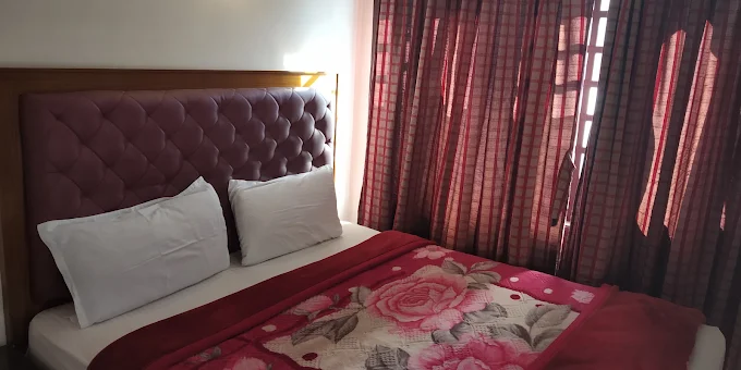 Saravana Inn